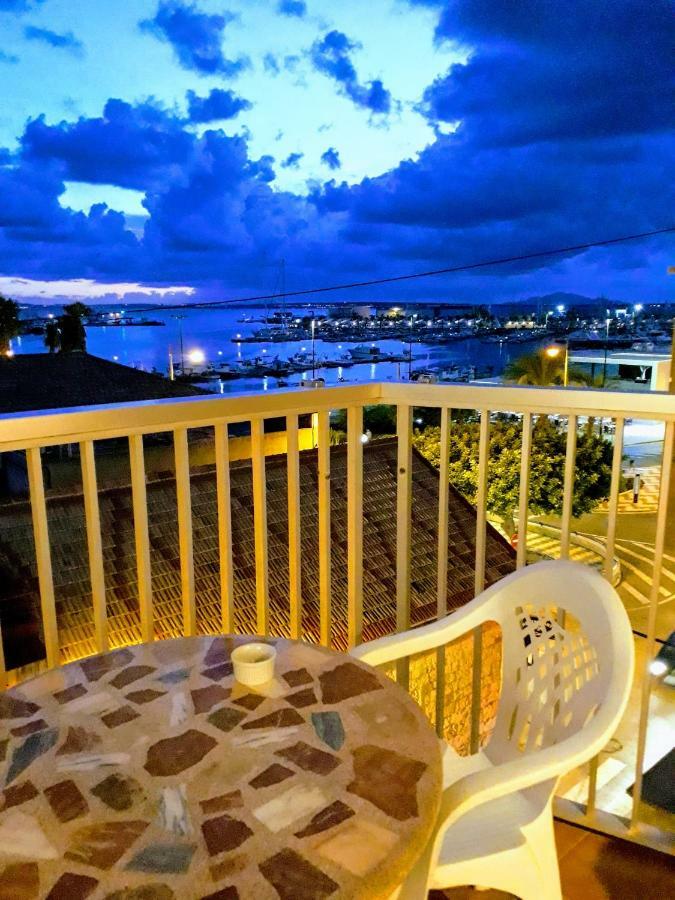 2 Bedroom'S Flat On The Beach, City Center, 1 Line ซานตาโปลา ภายนอก รูปภาพ