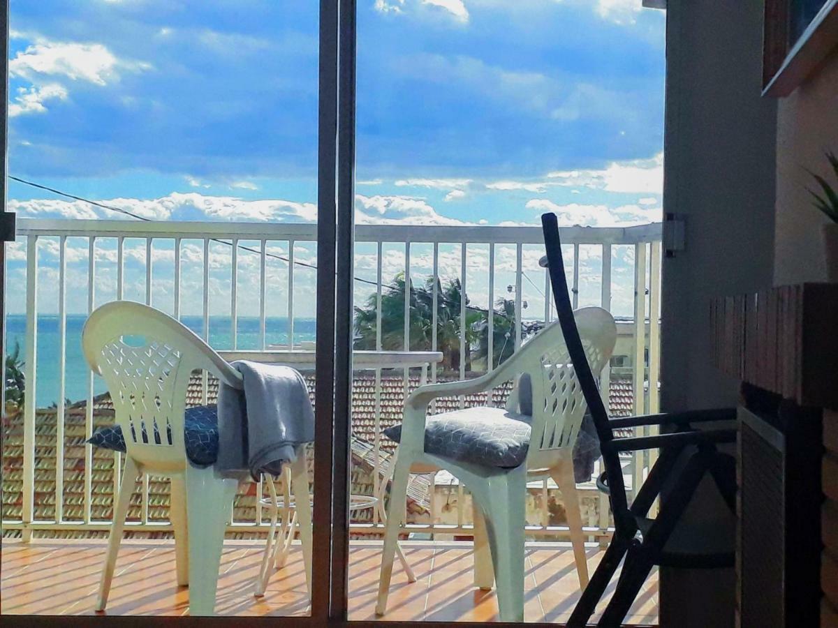 2 Bedroom'S Flat On The Beach, City Center, 1 Line ซานตาโปลา ภายนอก รูปภาพ